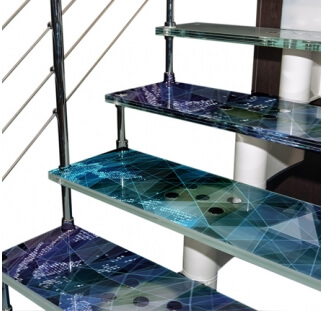 מדרגות זכוכית 