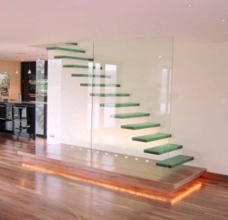 מדרגות זכוכית 1